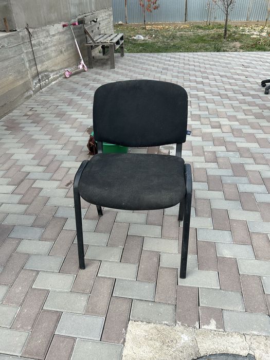 Стулья офисные и кресла