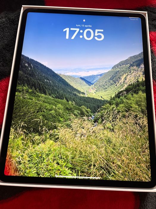 Vând iPad Air 256GB + iPad Magic Keyboard