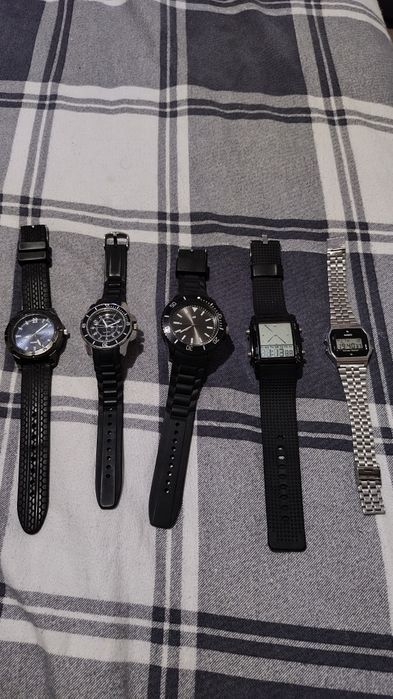 Ceasuri diferite modele