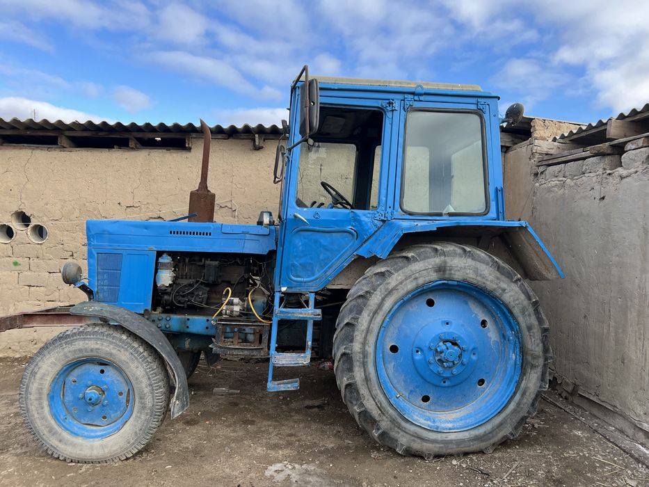 Трактор с документом