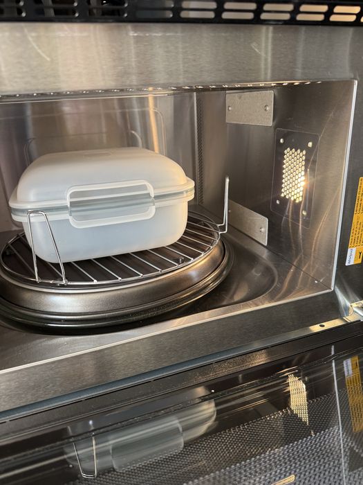 Продавам  микровълнова фурна за вграждане Whirlpool