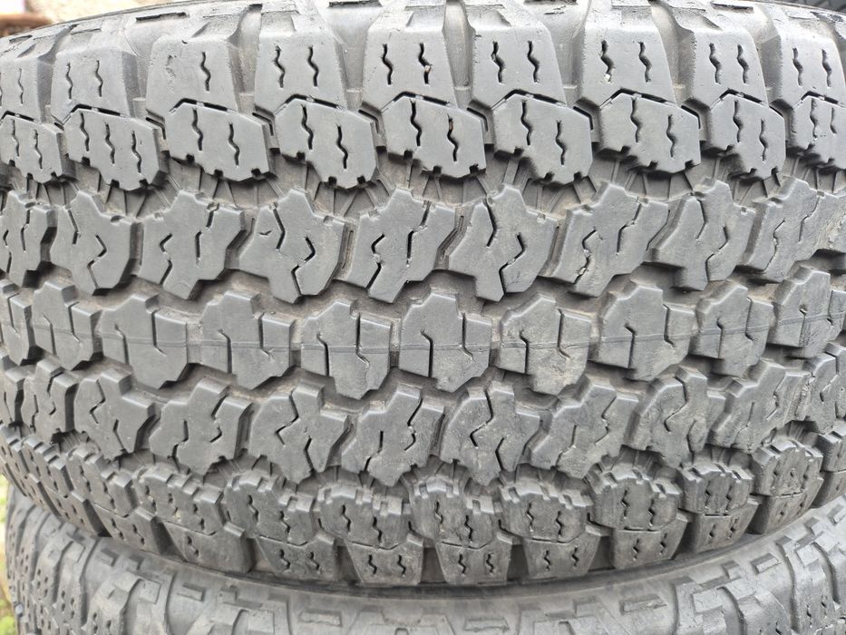 255 60 20 Anvelope All Terrain  Goodyear Dot 44.22