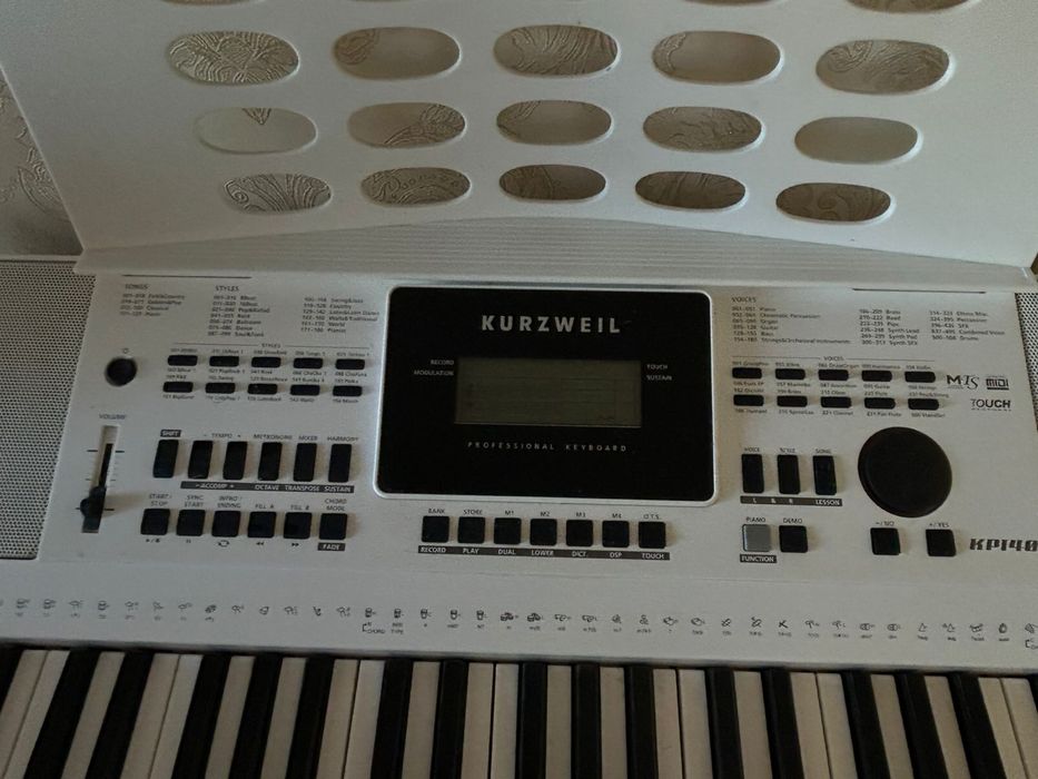 Продается синтезатор