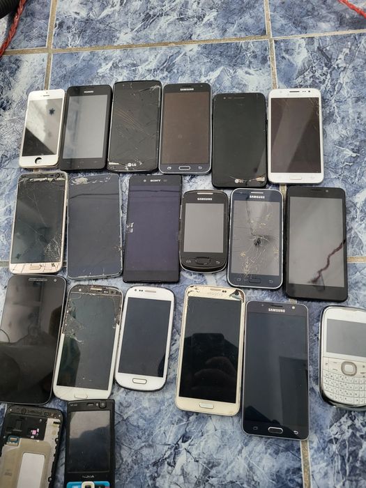 Telefoane pentru piese