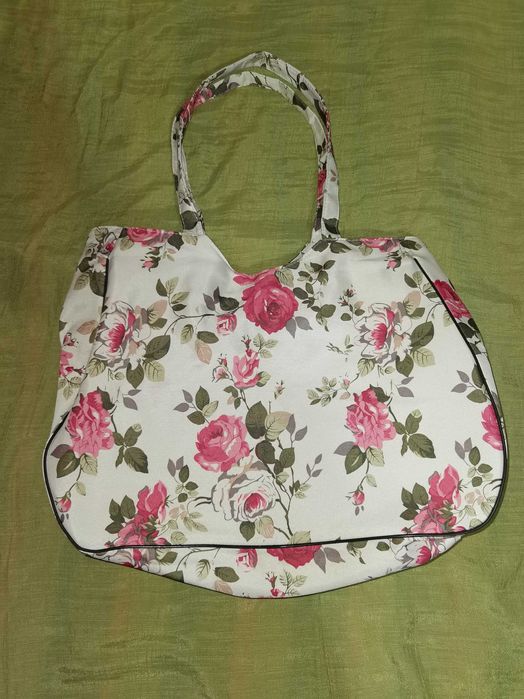 Много елегантна лятна чанта с флорални мотиви- рози