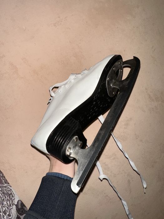 Коньки фигурный.