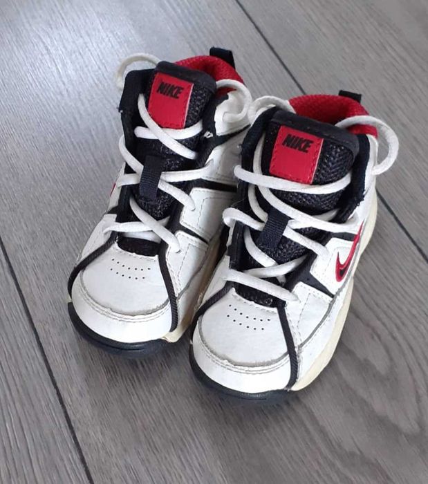 Papuci sport baieti Nike nr 21