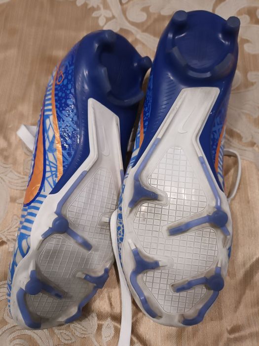 Футболни бутонки CR7