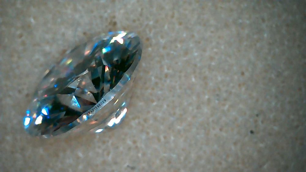 Диамант, Moissanite Brilliance, със сертификат, гравиран номер на камъка - 25 евро - 1 карат