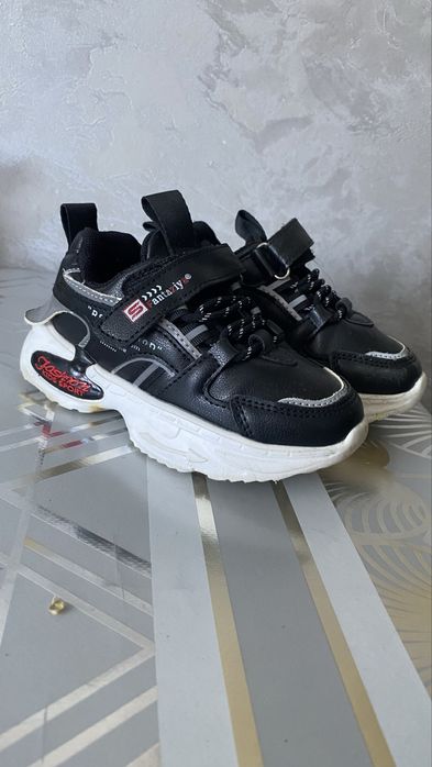 Продам детскую обувь