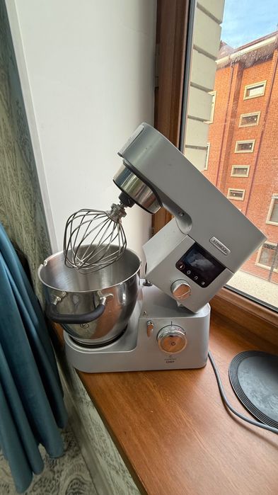 Мощный, крепкий Миксер - кухонная машина Kenwood