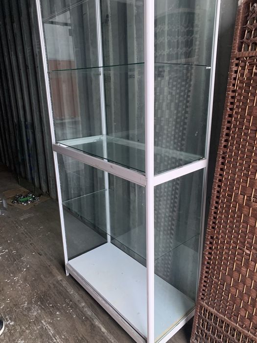 Продам витрину высокая