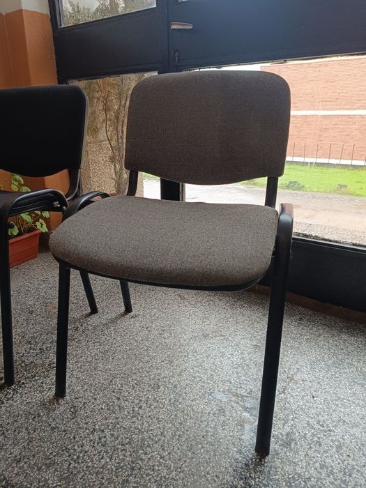 Продавам 2 офис стола