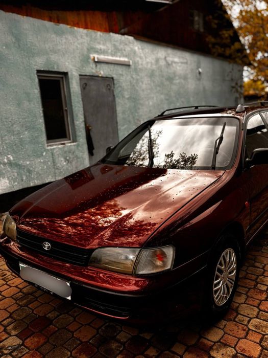 Тайота карина е универсал