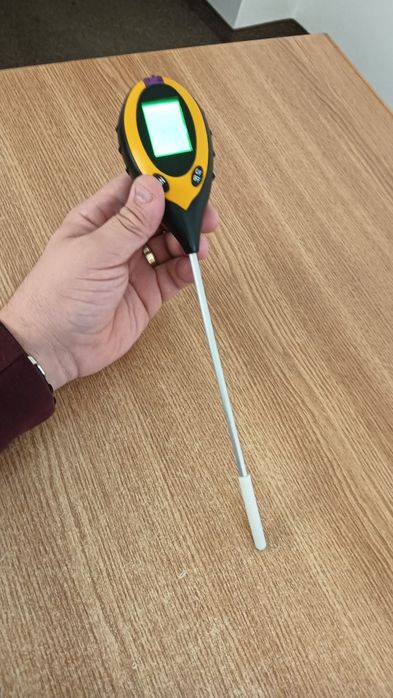 Termometru pentru sol