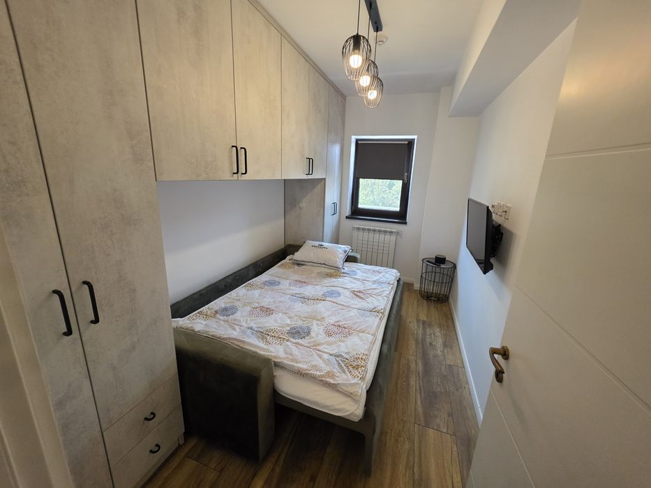 Proprietar, ofer spre inchiriere apartament tip studio in bloc nou cu loc de parcare, str. Gheorghe Avrămescu, etaj 1, decomandat