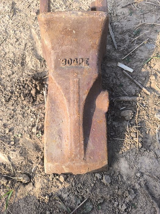 Продаются зубья на ковши экскаватора