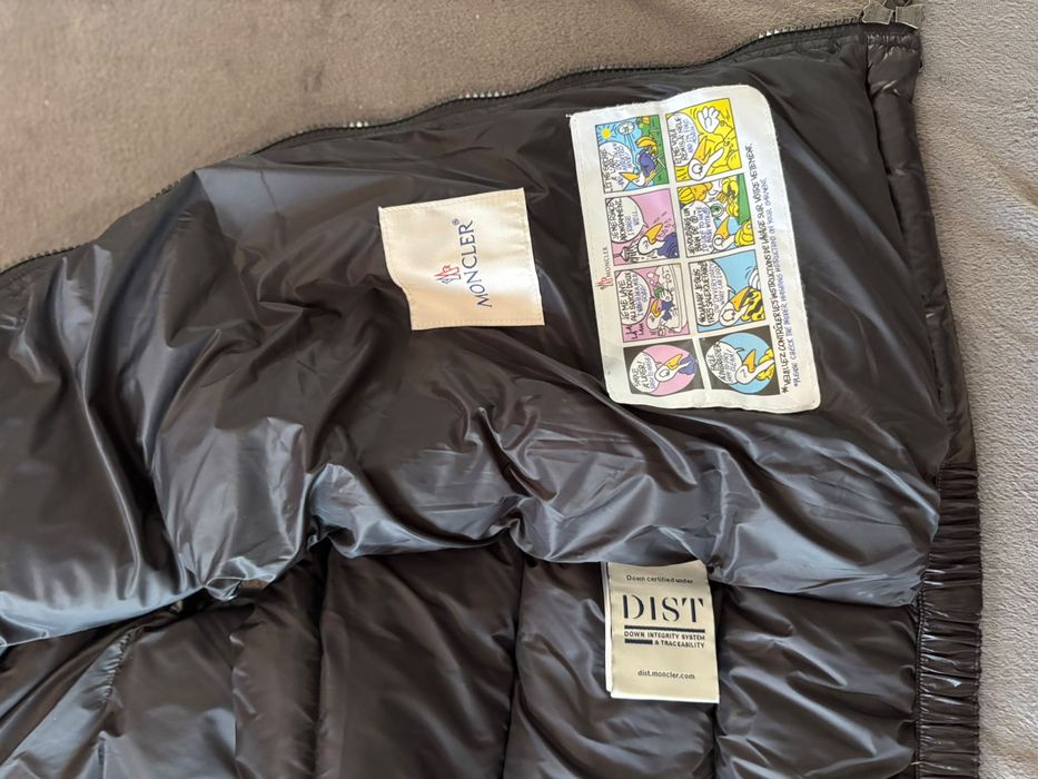Vestă Moncler cu glugă- Moncler Bormes Hooded Down Gilet