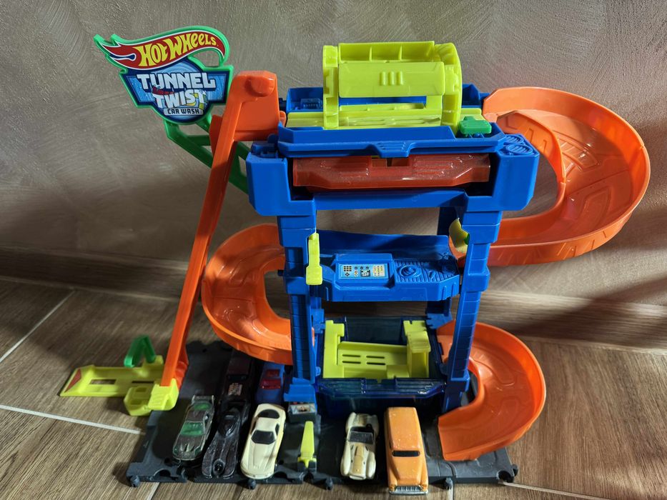 HOT WHEELS    4 писти