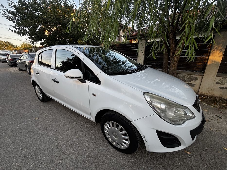 Vând Opel Corsa 1.3 Diesel, an 2013 – 2.500 €