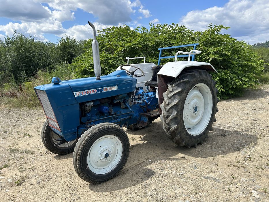 Tractor ford 3055