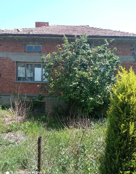 Продава се имот в с. Крумово, обл. Пловдив