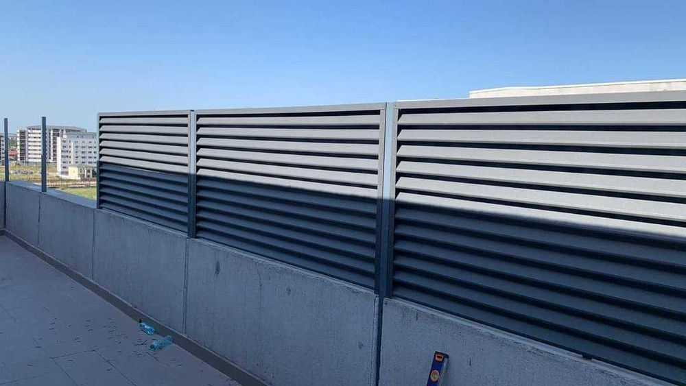 Garduri si porti din panou stil jaluzele, sipca metalica, plasa si BCA