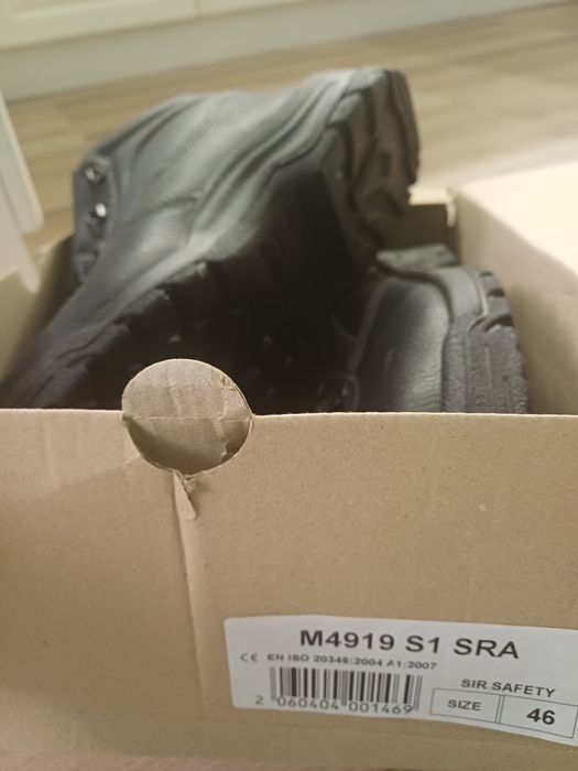 Работни обувки с метално бомбе