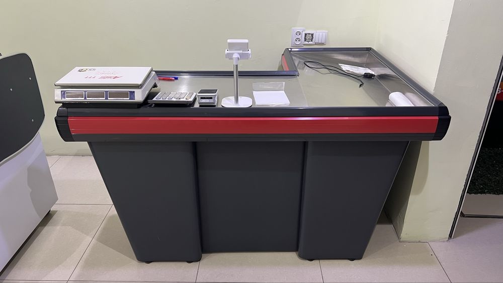 Черный кассовый стол