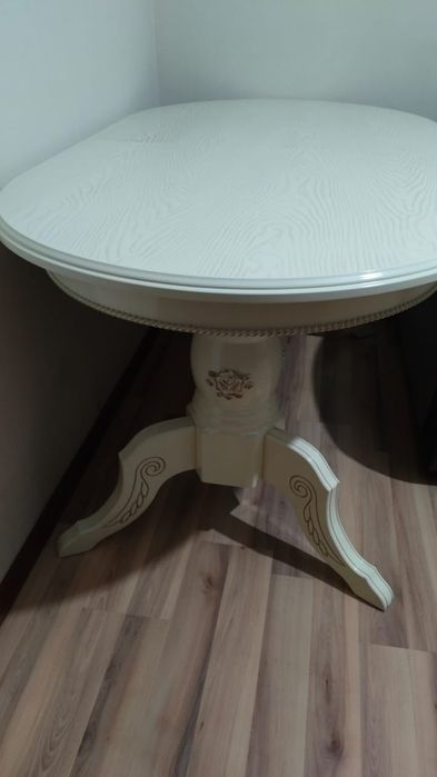 Продам обеденный стол