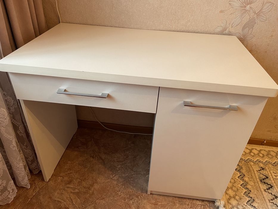 Продам письменный стол