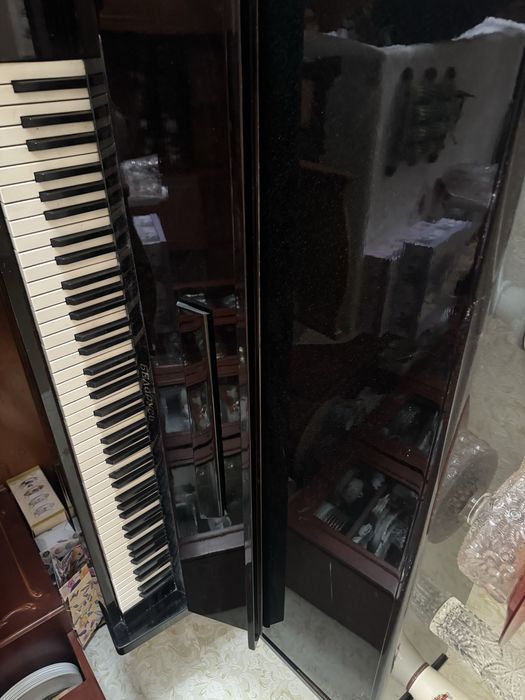 Продается пианино черное