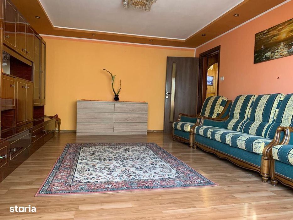 Apartament de vanzare, cu 3 camere, mobilat si utilat, in zona Dambovi