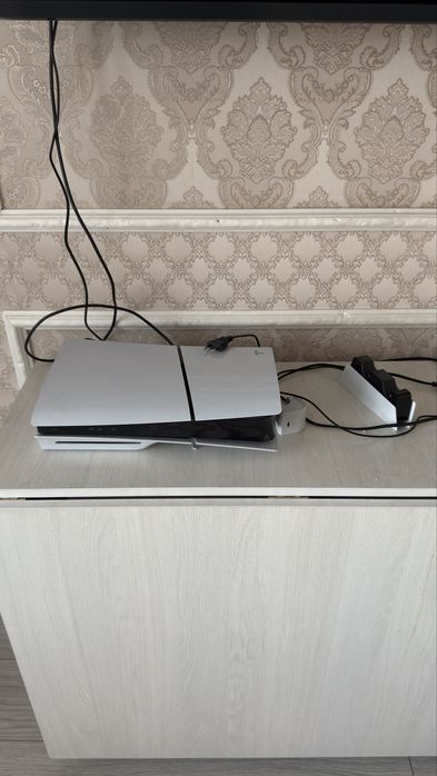 PlayStation 5 с дисководом + 2 оригинальных джойстика