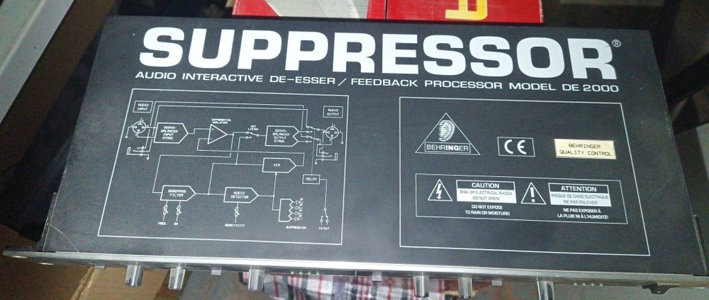Behringer DE-2000 Suppresor