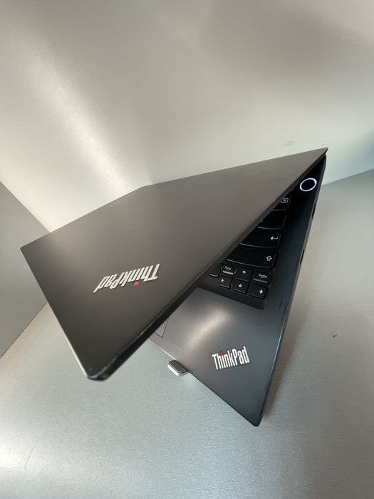 Ноутбук. Thinkpad E14. i5-10/8/256