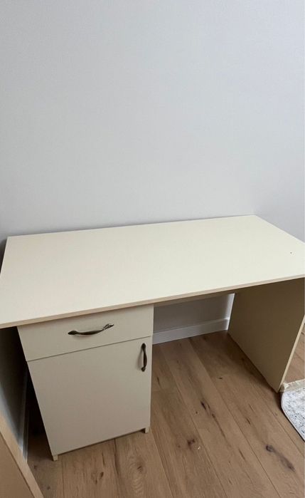 Продается стол в отличном состояний