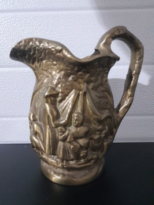 Bronz masiv,  carafă veche din bronz masiv,  3,3 kg,
