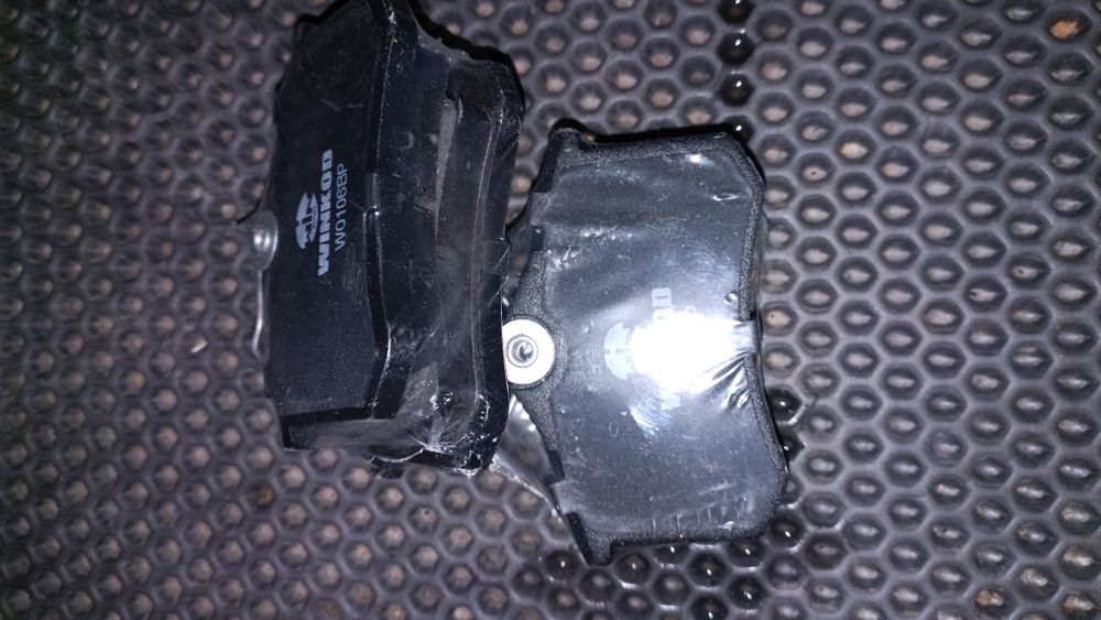 Продам тормозные колодки на Audi