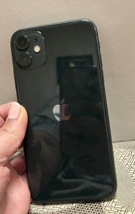 Продавам Iphone 11