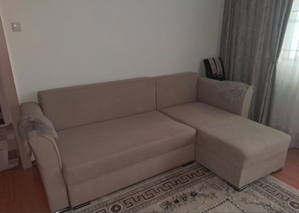 Coltar extensibil,foarte bine intretinut!