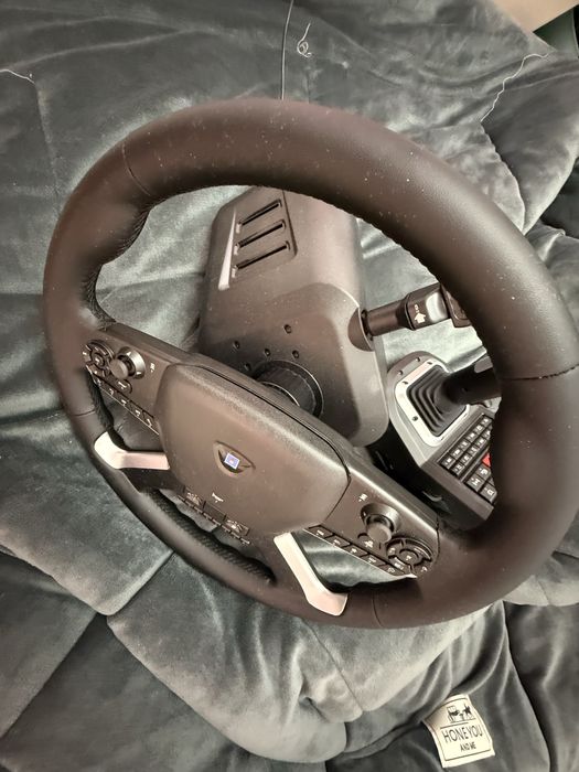 Волан с педали HORI - Force Feedback Truck Control System