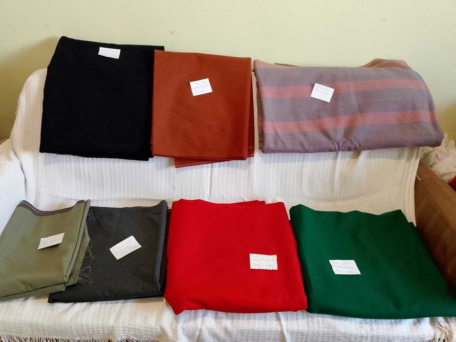 Продавам вълнени платове