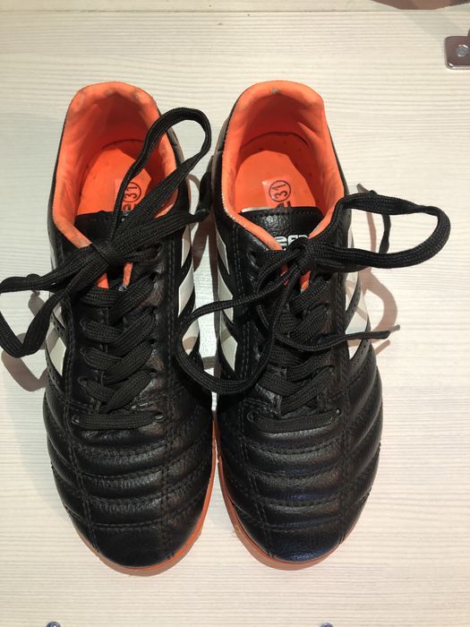 Футбольные кроссовки (бутсы)