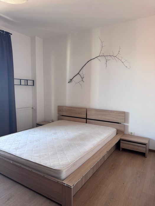 Inchiriez apartament cu 3 camere , 2 bai , complet mobilat si utilat in blocul Iris 3
