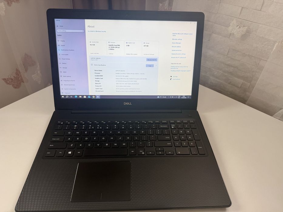 Laptop Dell Inspirion 3584, tastatura si mouse