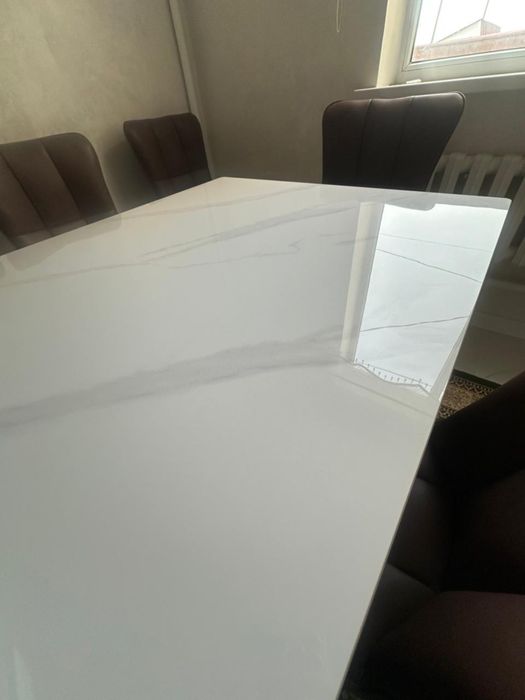 Продам обеденный стол со стульями