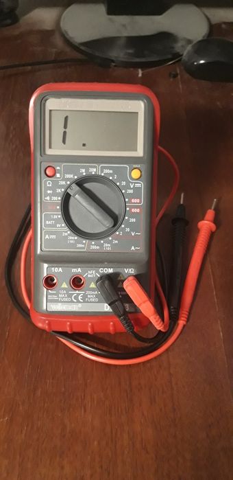 Aparat de măsură (multimetru) profesional