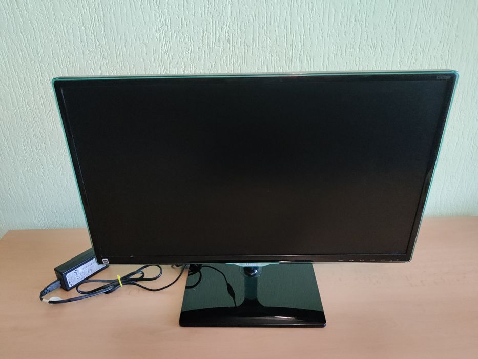 Компютър Lenovo + монитор Samsung