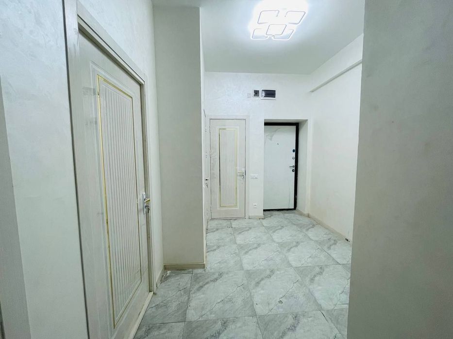 2/2/3. Янгихает р-н (Сергели), метро 4-bekat.  Дом кирпичный.